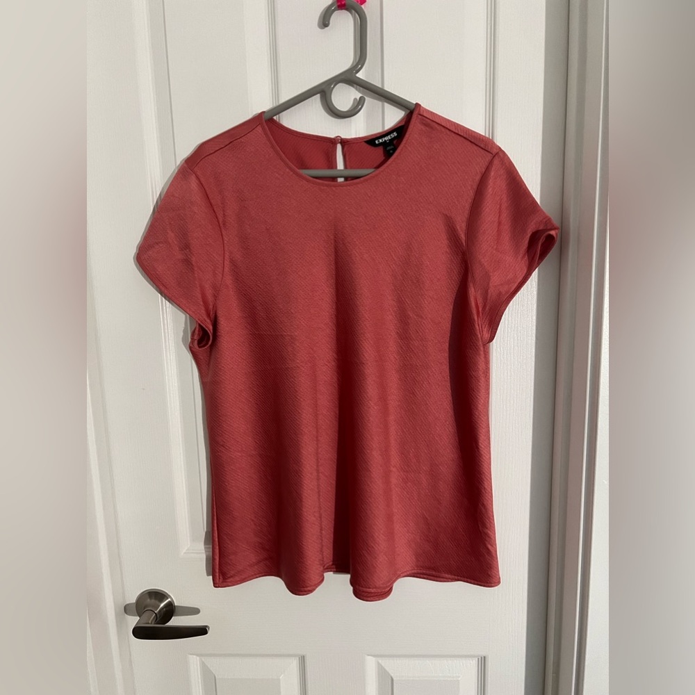 BNWT! Express top tee 💖
